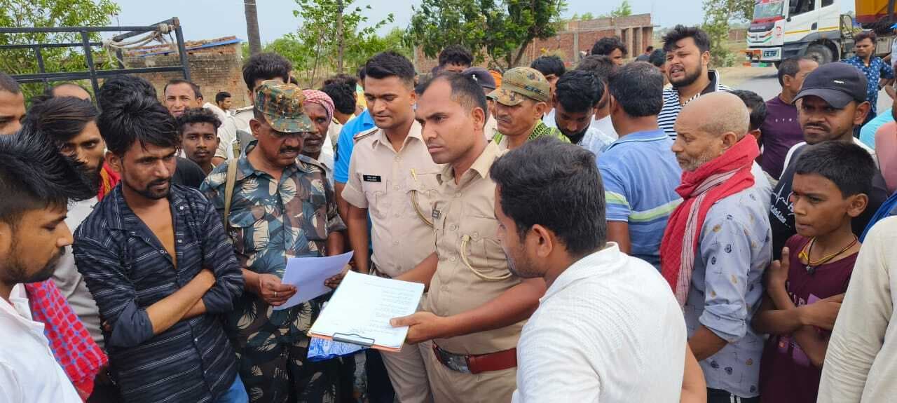 घर जा रहे बाइक सवार मजदूर की सड़क दुर्घटना में मौत