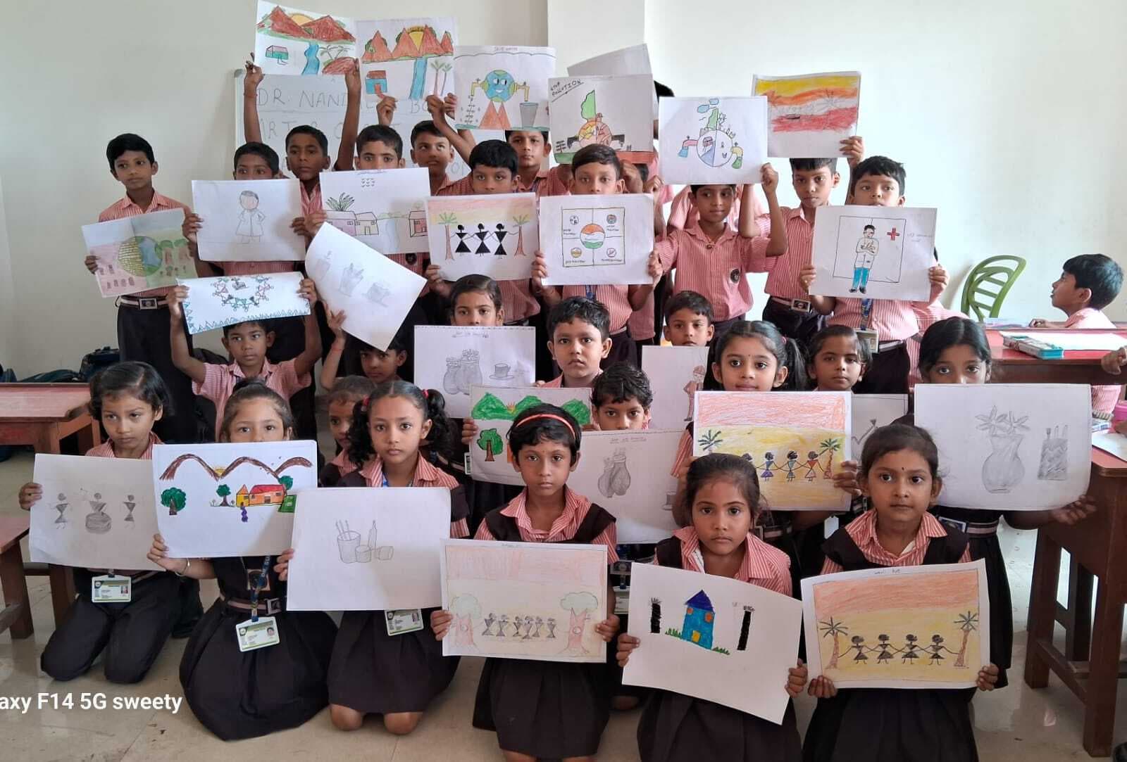 ””आओ प्रतिभा दिखाएं” शीर्षक पर चित्रकला प्रतियोगिता में बच्चों ने दिखाई रचनाएं