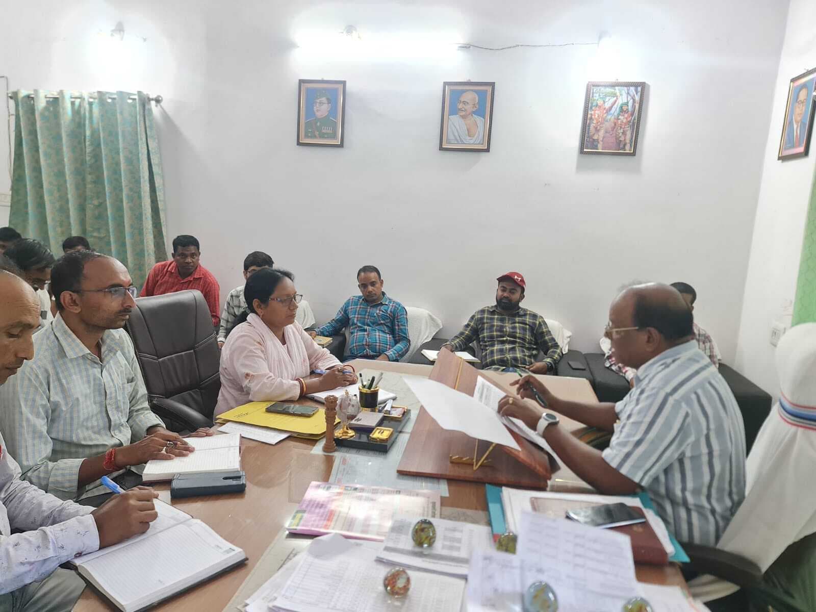 मनरेगा में महिलाओं की भागीदारी बढ़ायें रोजगार सेवक : बीडीओ
