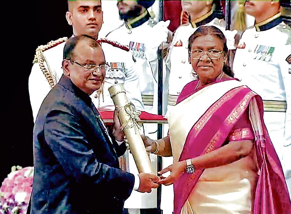 उद्योगपति व समाजसेवी सज्जन भजनका पद्मश्री से सम्मानित