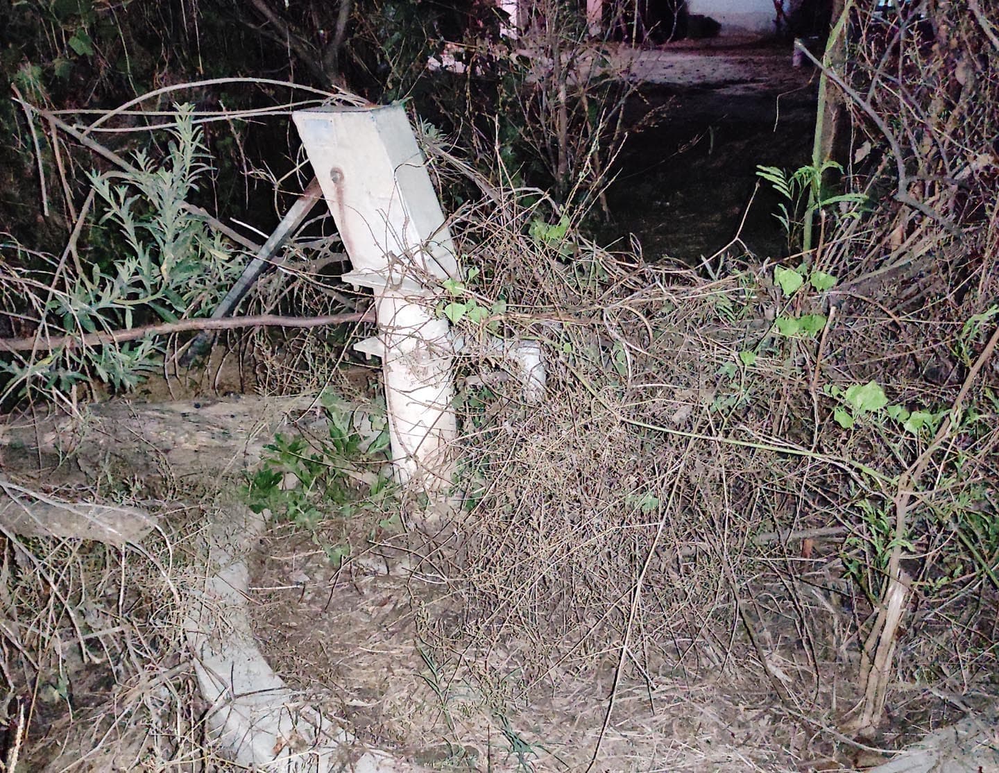 चापानल खराब, राहगीर परेशान
