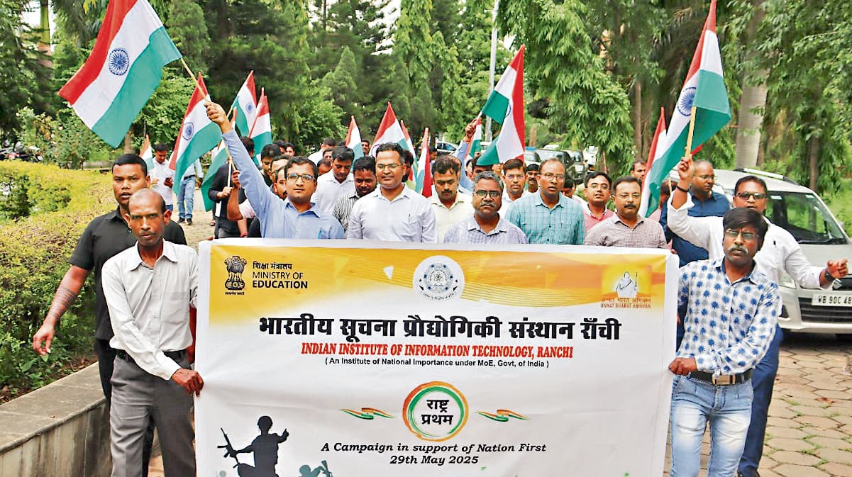 Ranchi news : ट्रिपल आइटी रांची ने तिरंगा यात्रा निकाली