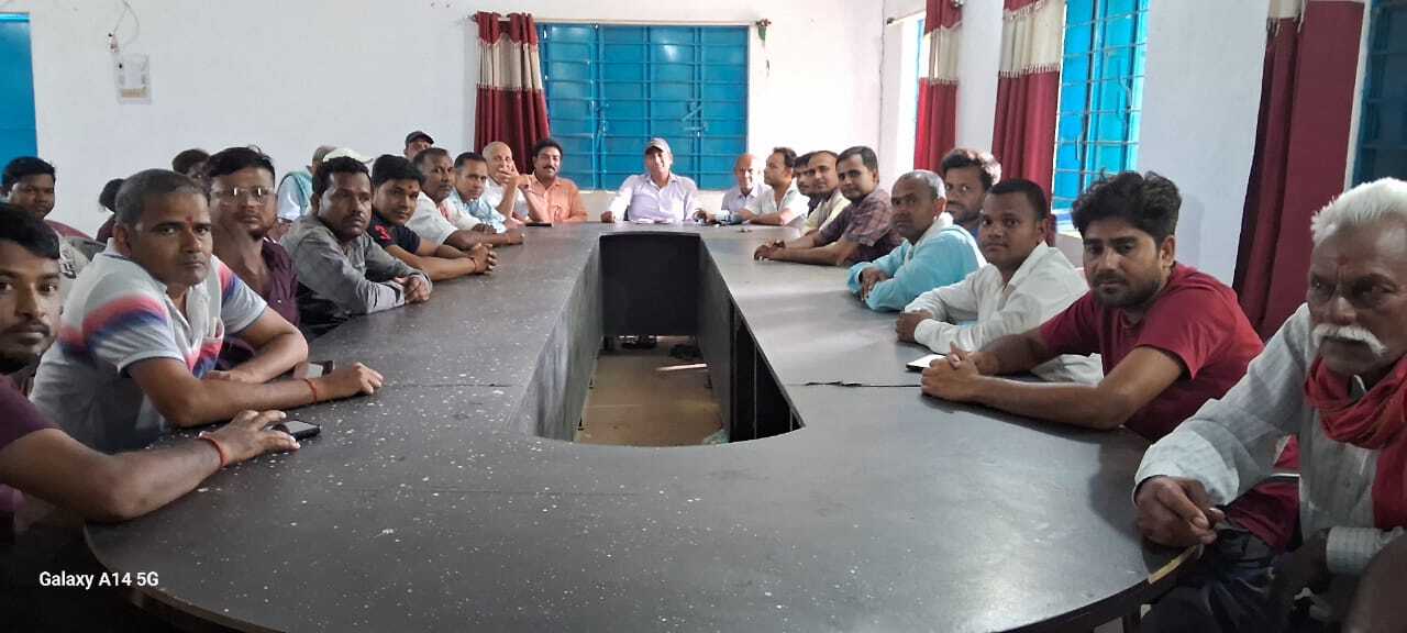 राशन कार्डधारियों को जून महीने में ही अगस्त तक का दें खाद्यान्न : प्रभारी एमओ
