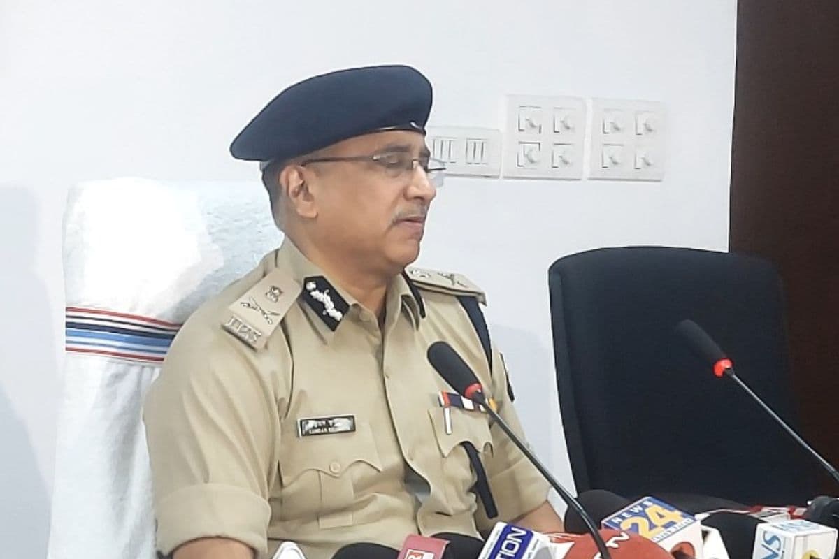 Bihar Police: अब नशे के कारोबार पर कसेगा शिकंजा, ADG कुंदन कृष्णन बोले- डीजीपी को लगातार मिल रही थी शिकायतें Bihar Police: अब नशे के कारोबार पर कसेगा शिकंजा, ADG कुंदन कृष्णन बोले- डीजीपी को लगातार मिल रही थी शिकायतें