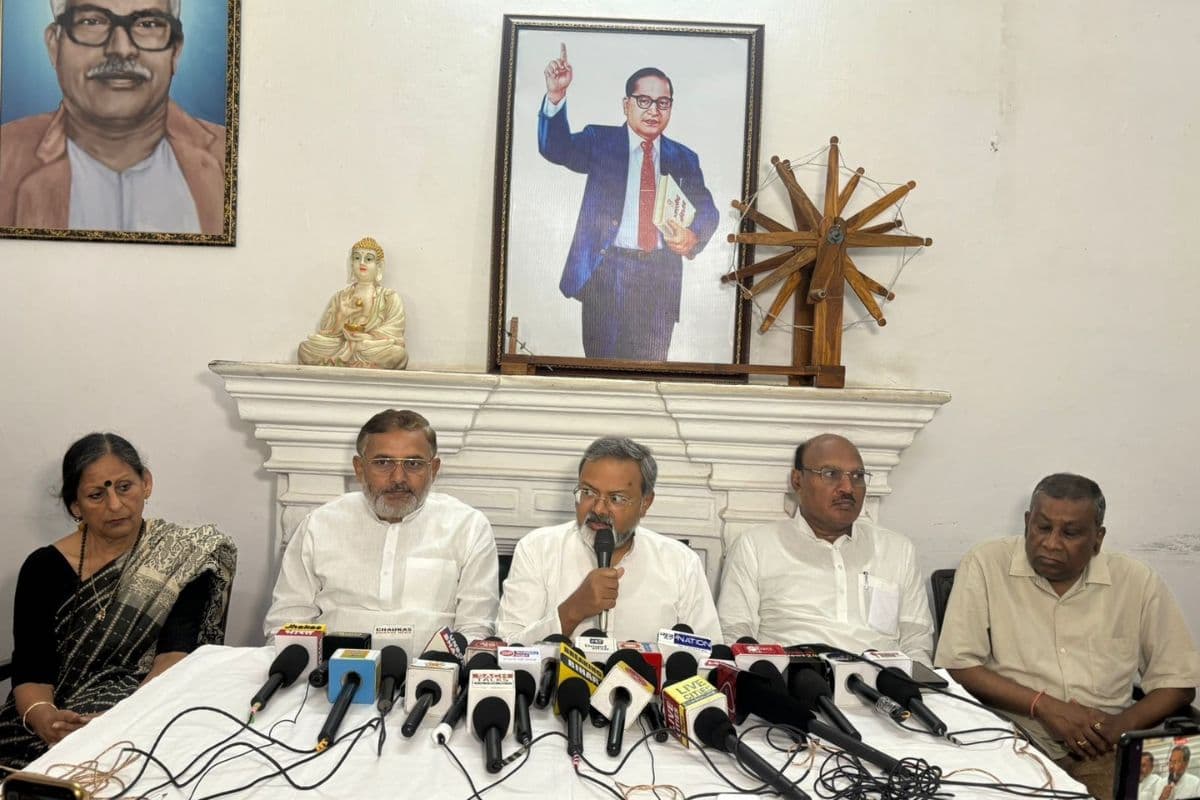 Bihar Politics: मंगल पांडेय को घेरने की तैयारी में जन सुराज पार्टी, पीएम मोदी से हटाने की अपील