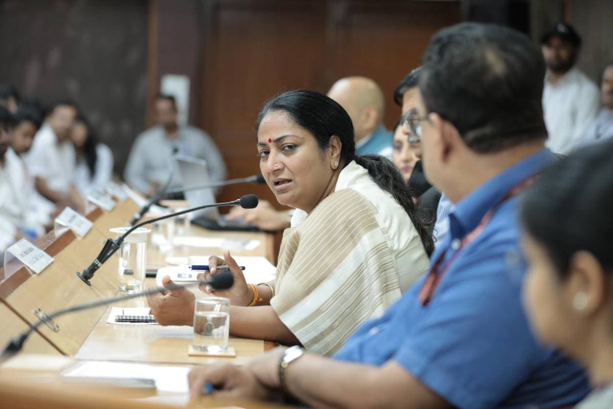 Delhi Govt : लाइसेंस जारी करने को लेकर मुख्यमंत्री रेखा गुप्ता ने लिया बड़ा फैसला
