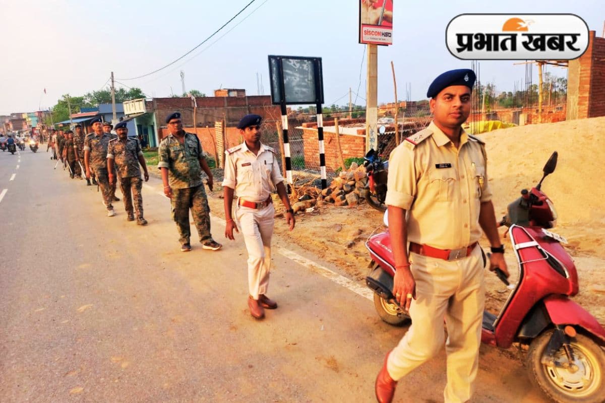 Flag March: झारखंड में बकरीद से पहले इस इलाके में पुलिस ने किया फ्लैग मार्च