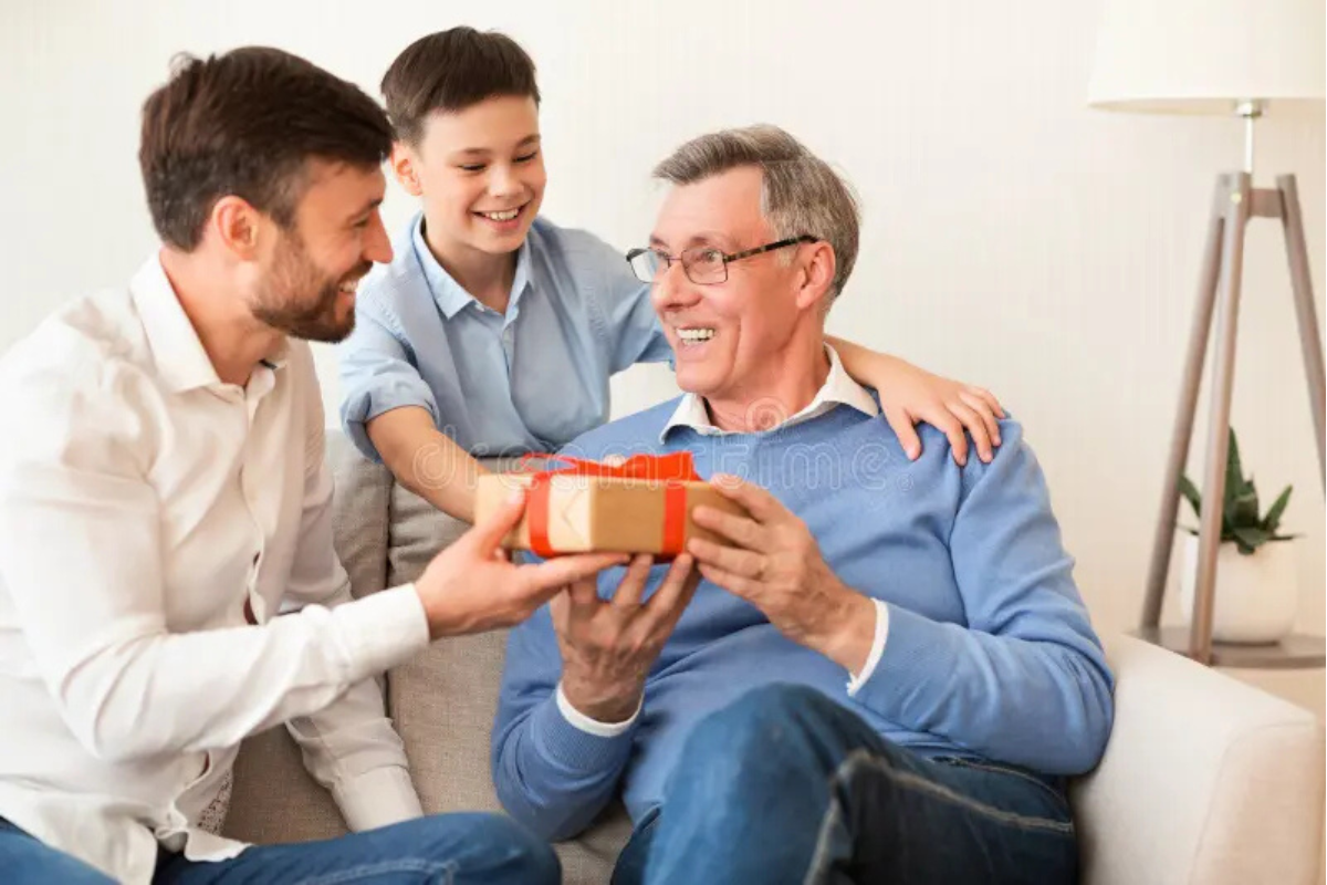 Gadgets For Father’s Day: पापा के लिए बजट में परफेक्ट गैजेट्स, फादर्स डे के लिए टॉप गिफ्ट आइडियाज