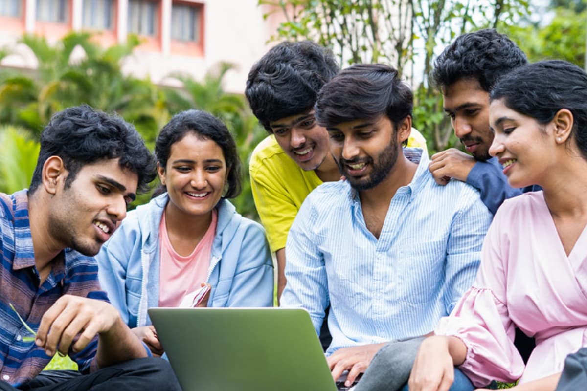 Internship Programs : इंटर्नशिप करने के इच्छुक युवाओं के लिए यहां हैं आवेदन के मौके