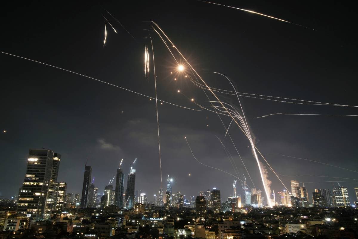 Israel Attack on Iran : हथियार बनाने वाले कारखाने खाली करो तुरंत, इजराइल ने ईरान को दी चेतावनी