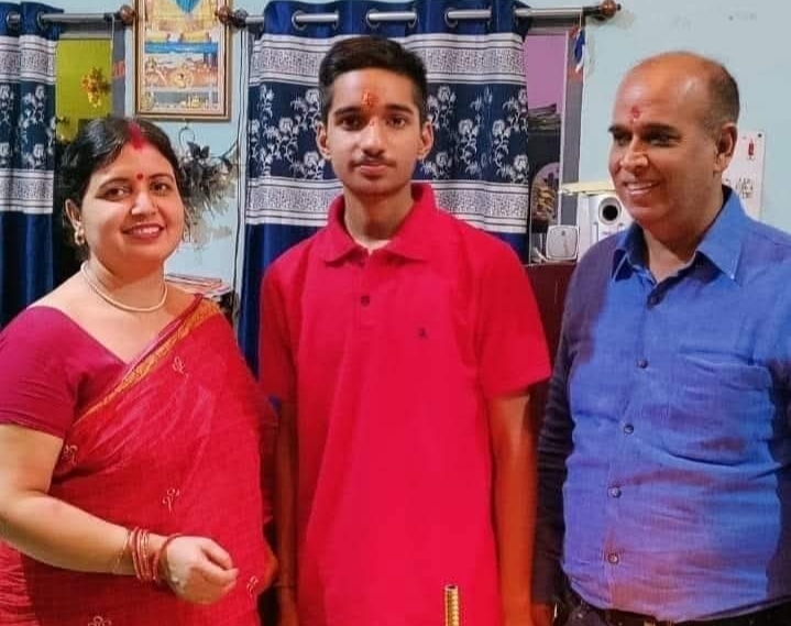 दीपक ने जेइइ में 616 वां व तथागत ने 9979 वां रैंक हासिल कर जिले का बढ़ाया मान