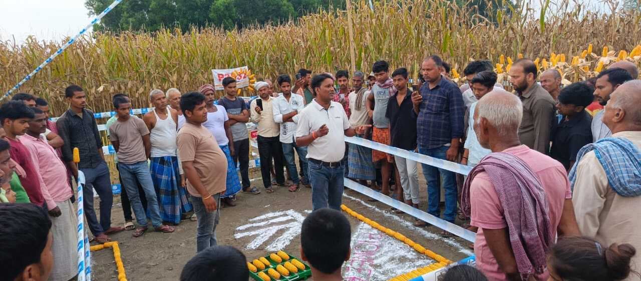 किसानों को मक्का व धान के उन्नत खेती की जानकारी