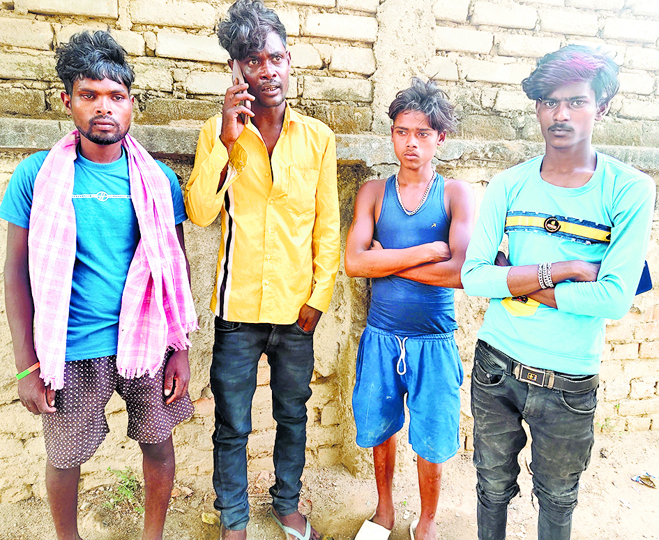 Ara News : ट्रैक्टर अनियंत्रित होकर बिजली के खंभे से टकराया, चालक की मौत