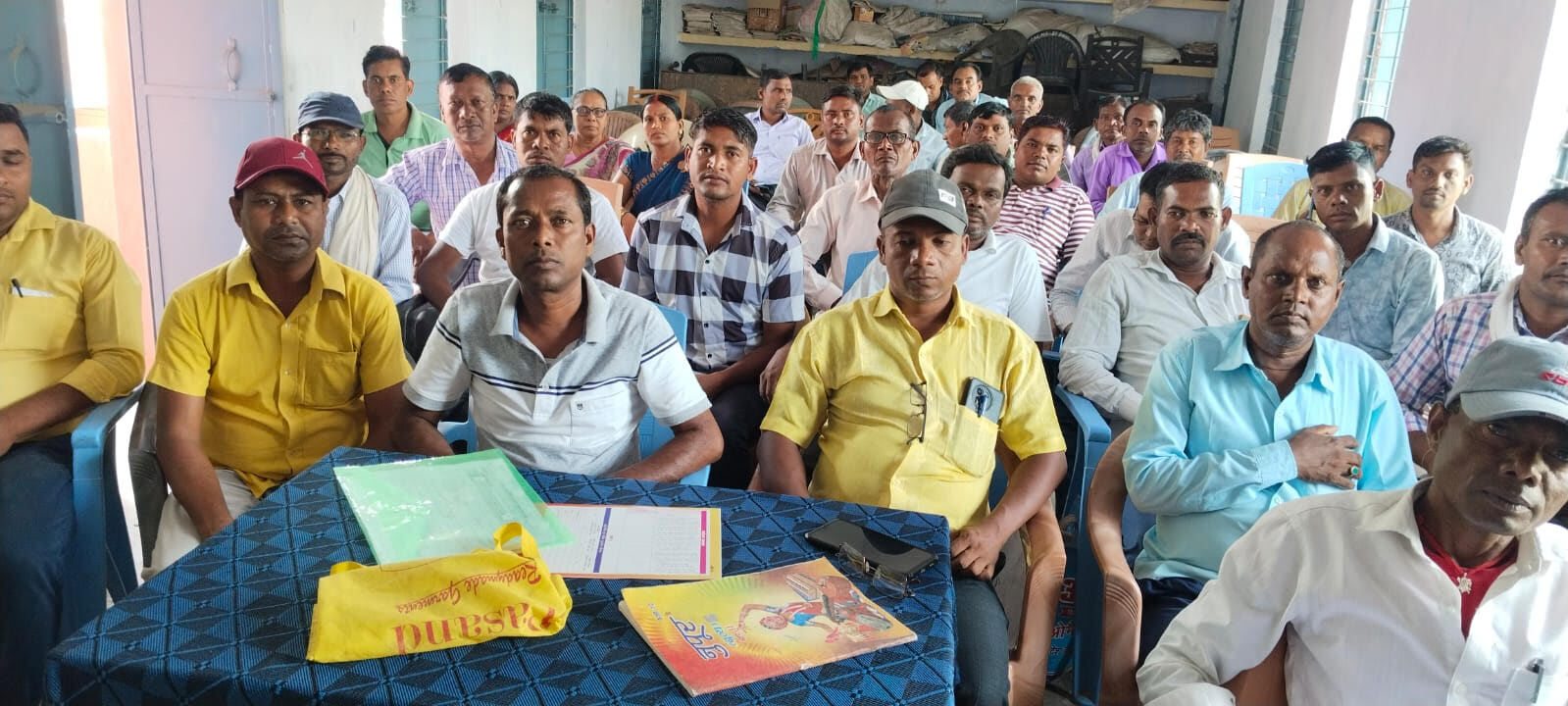 शिक्षा सेवकों के स्थानांतरण को लेकर बीआरसी में बैठक
