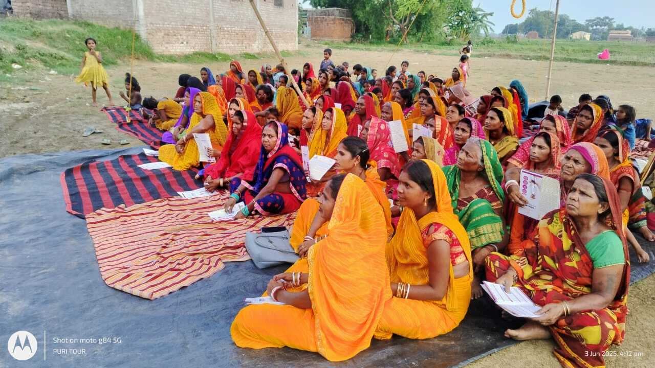 महिलाओं को दी गयी योजनाओं की जानकारी