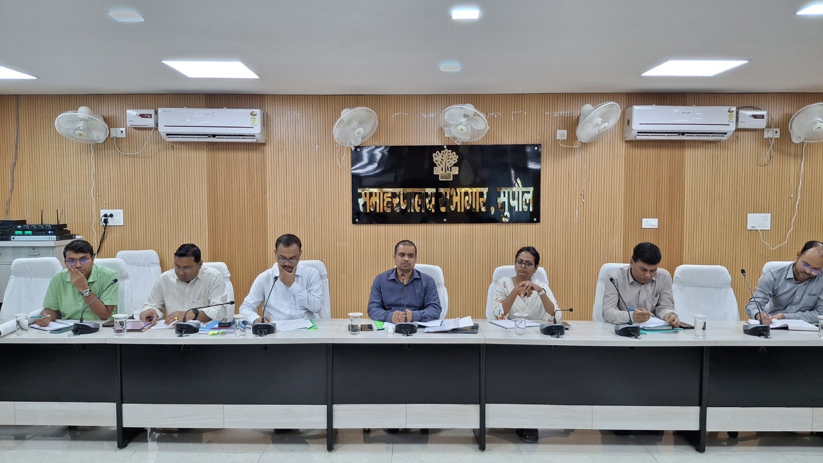 डीएम की अध्यक्षता में बाढ़ पूर्व तैयारी को लेकर हुई बैठक, दो दिनों में लंबित भुगतान निपटाने का निर्देश