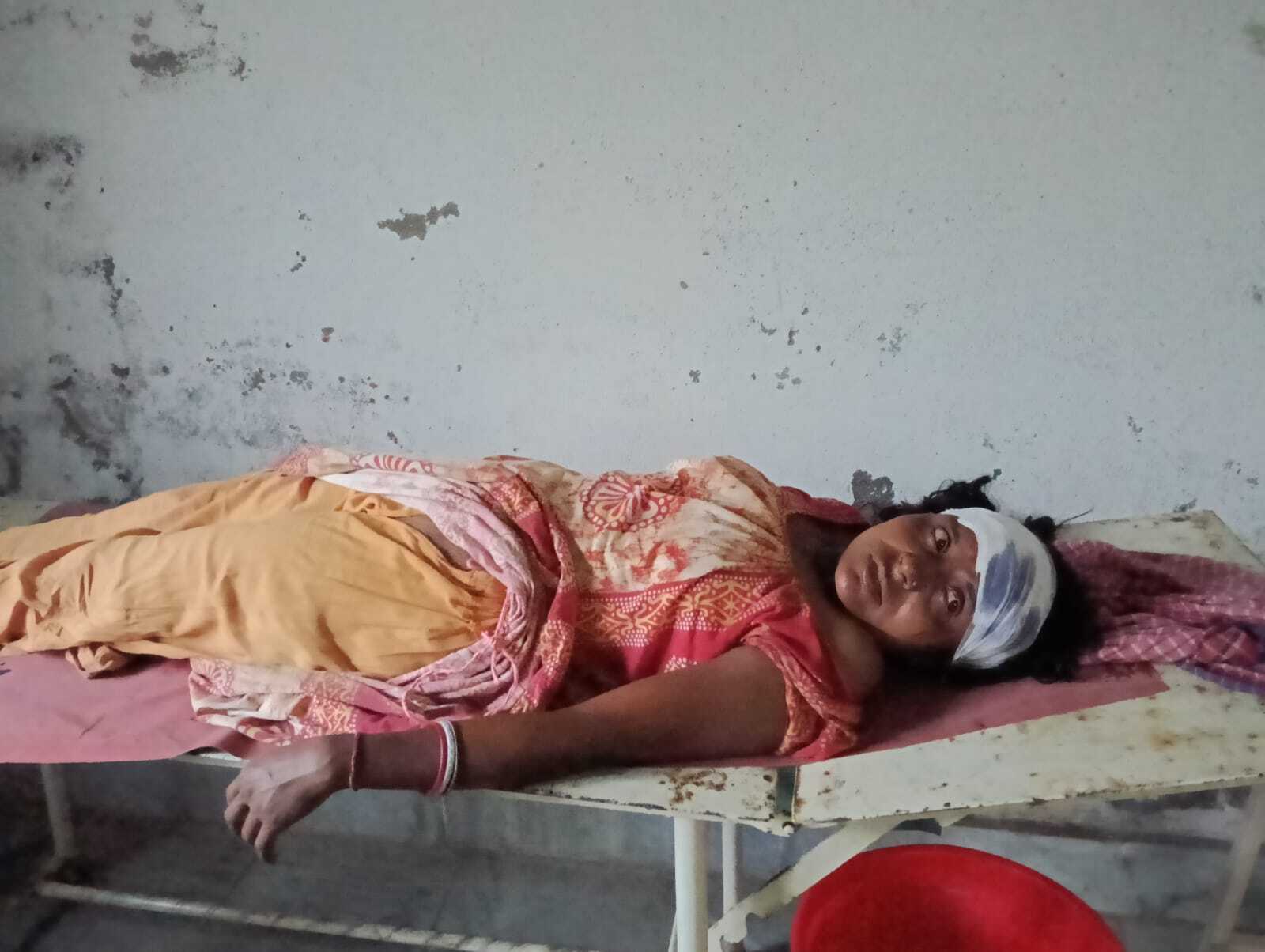 पाथरा में जेएसएलपीएस समूह से जुड़ी महिला पर हमला, सिर फोड़ा