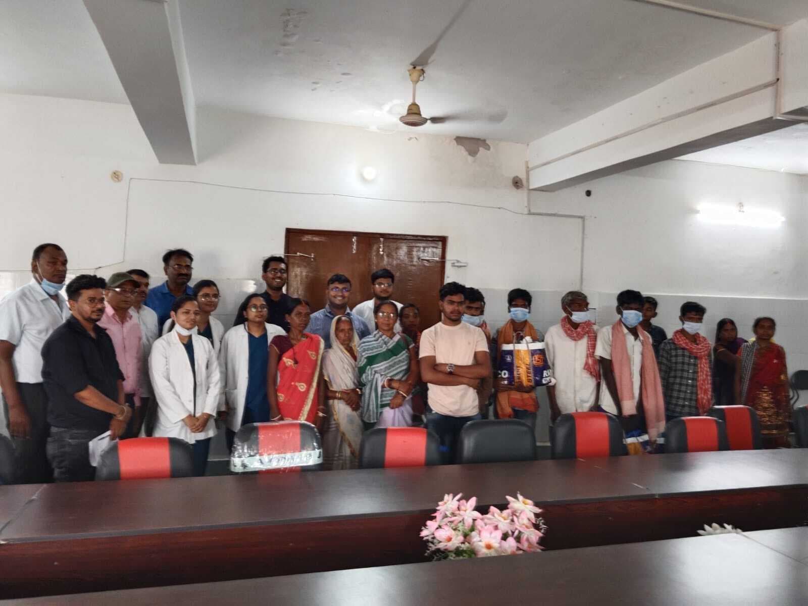 देवीपुर : टीबी मरीजों में पोषण पोटली का किया वितरण