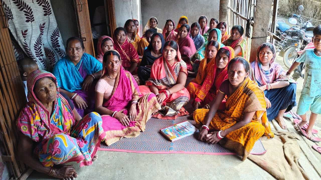 जेएसएलपीएस से जुड़कर पहाड़पुर की महिलायें संवार रहीं है अपनी जिंदगी