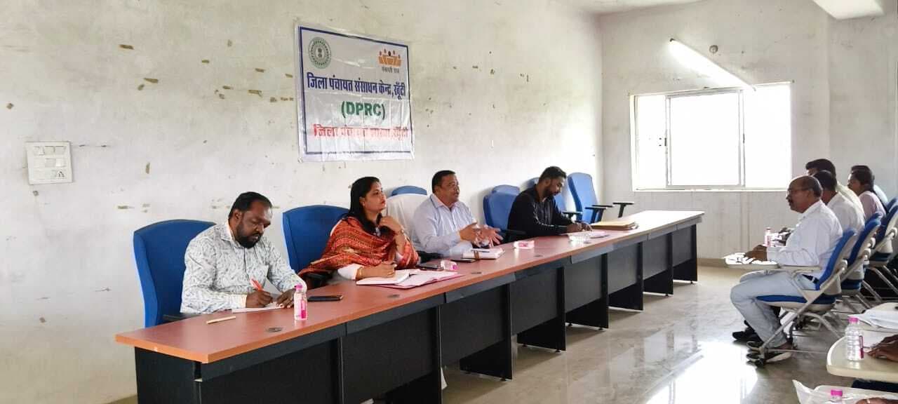 पंचायती राज की योजनाओं की समीक्षा की