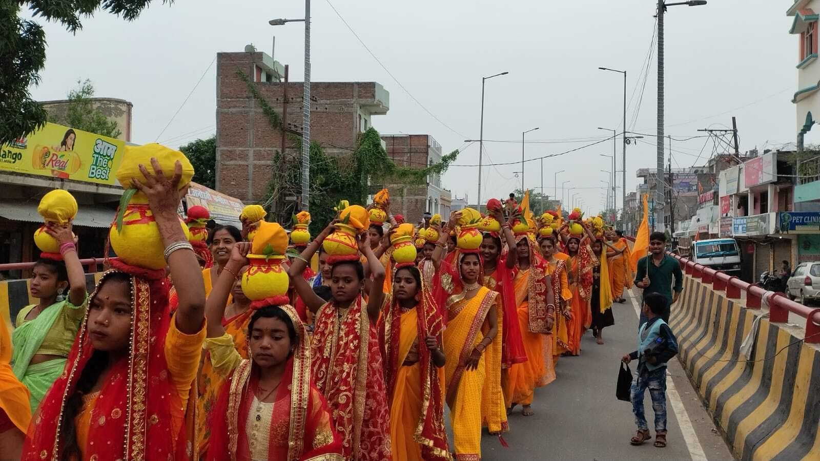 गायत्री जयंती पर निकाली गयी कलश शोभायात्रा
