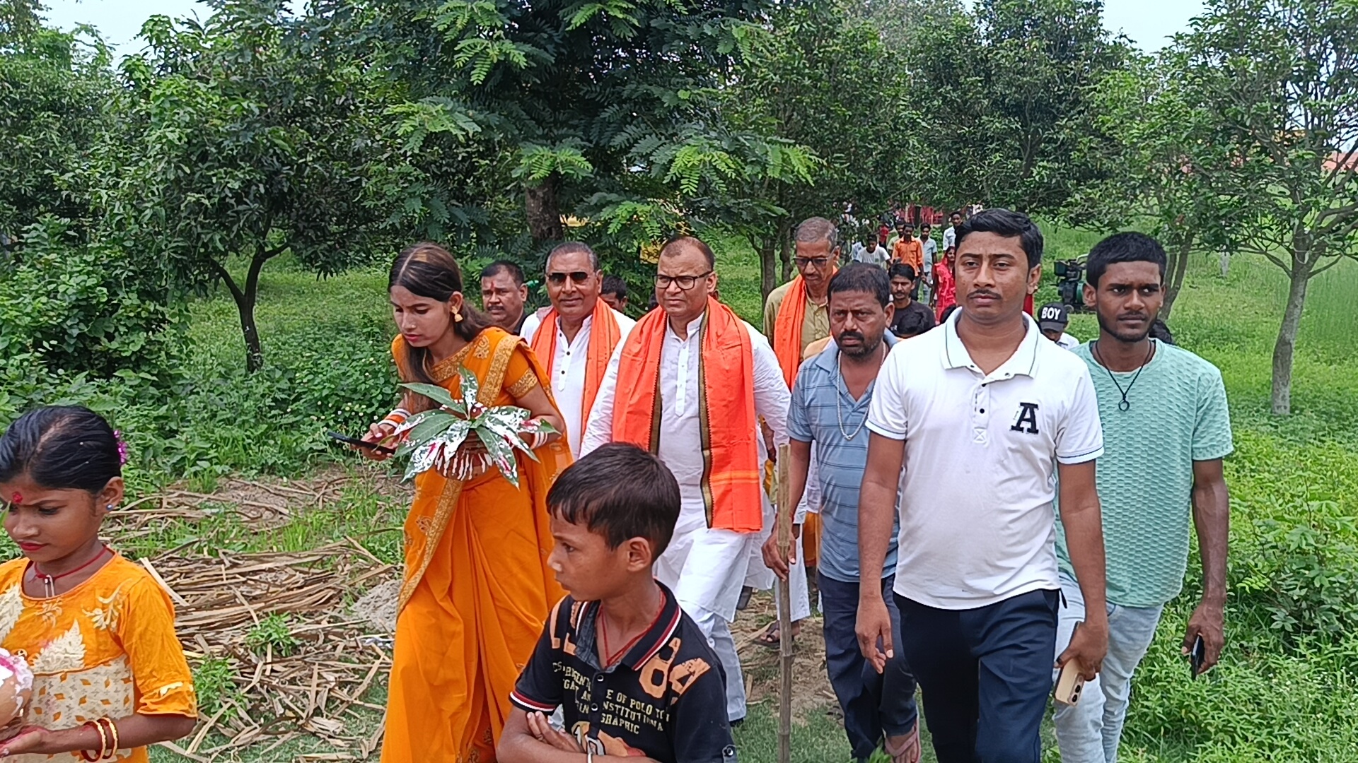 भव्य कलश शोभायात्रा में शामिल हुए सैकड़ों श्रद्धालु