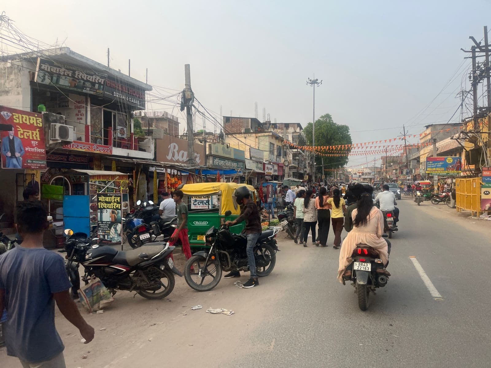 शहर की सड़कों पर अतिक्रमण से आमजन को आवागमन में परेशानी
