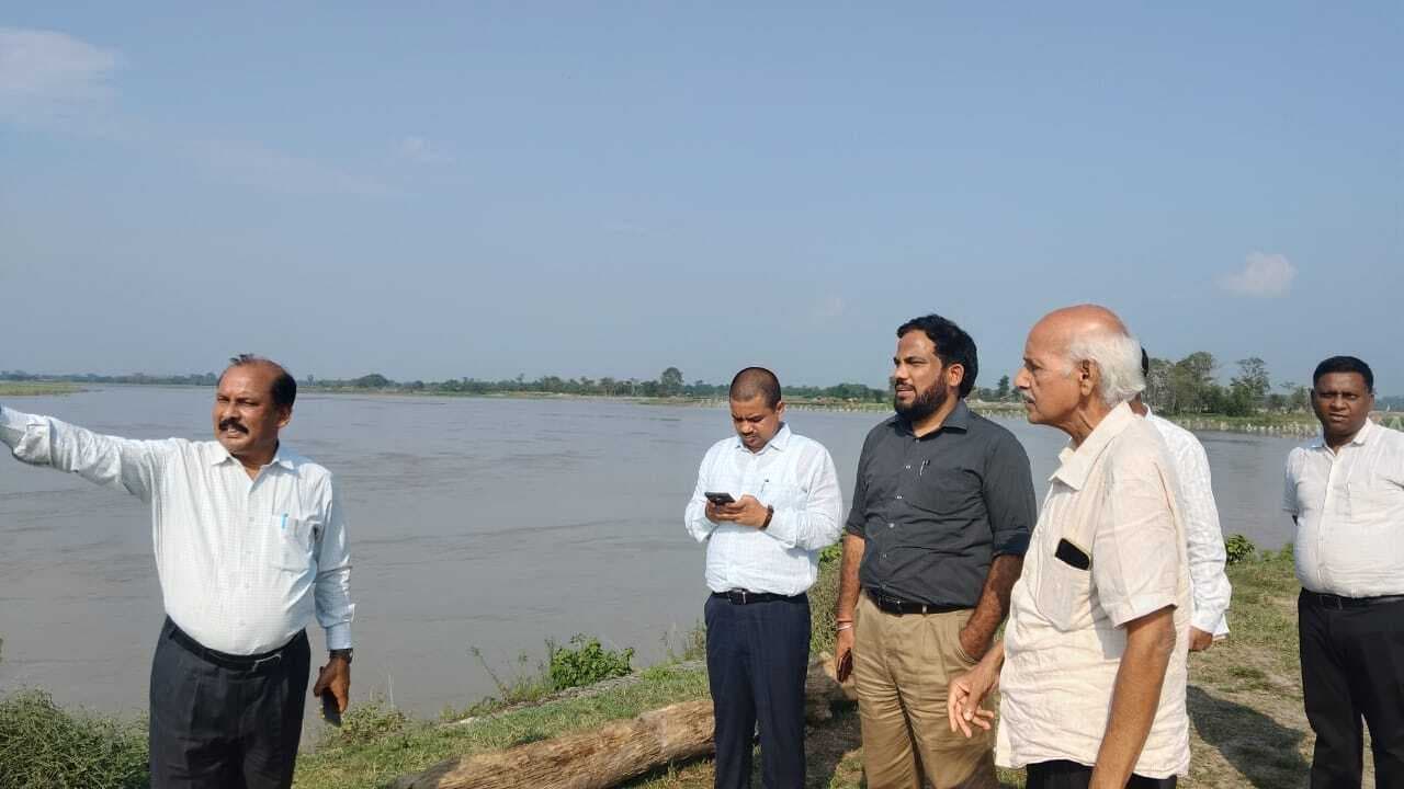 डीएम व अपर सचिव ने फिजिकल मॉडलिंग सेंटर का किया निरीक्षण