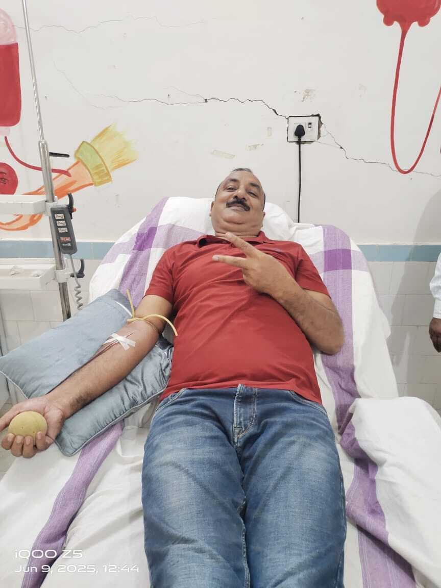 ह्यूमैनिटी अध्यक्ष ने रक्तदान कर बचायी बच्चे की जान