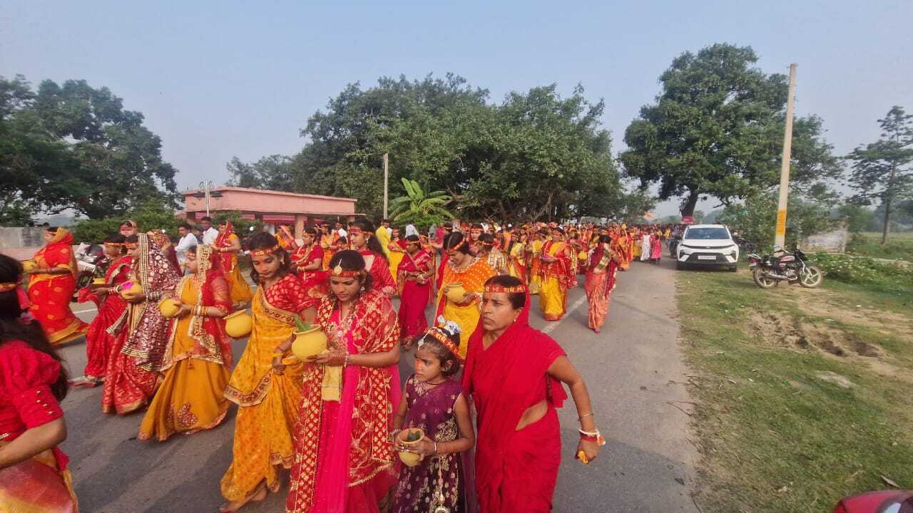 प्राण-प्रतिष्ठा के लिए निकाली गयी भव्य कलश यात्रा