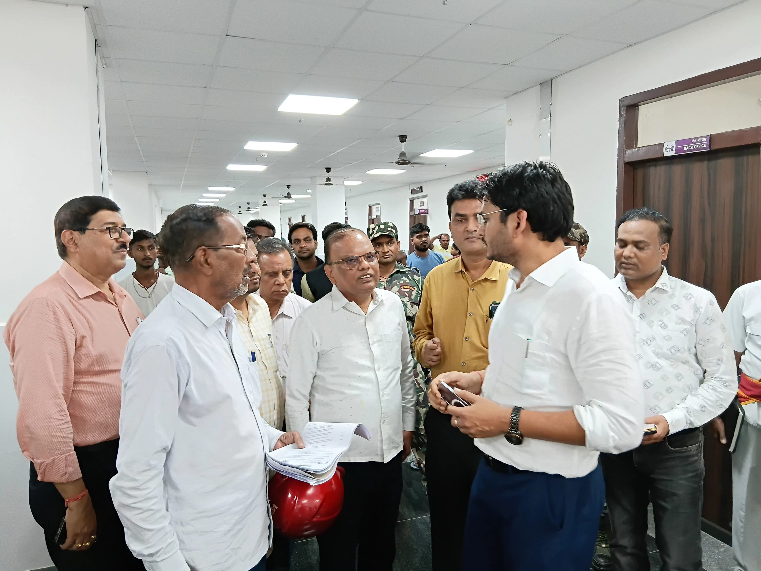 साहब..नर्स नहीं करती अच्छा व्यवहार, चिकित्सक भी नहीं मिलते, कैसे होगा इलाज ?