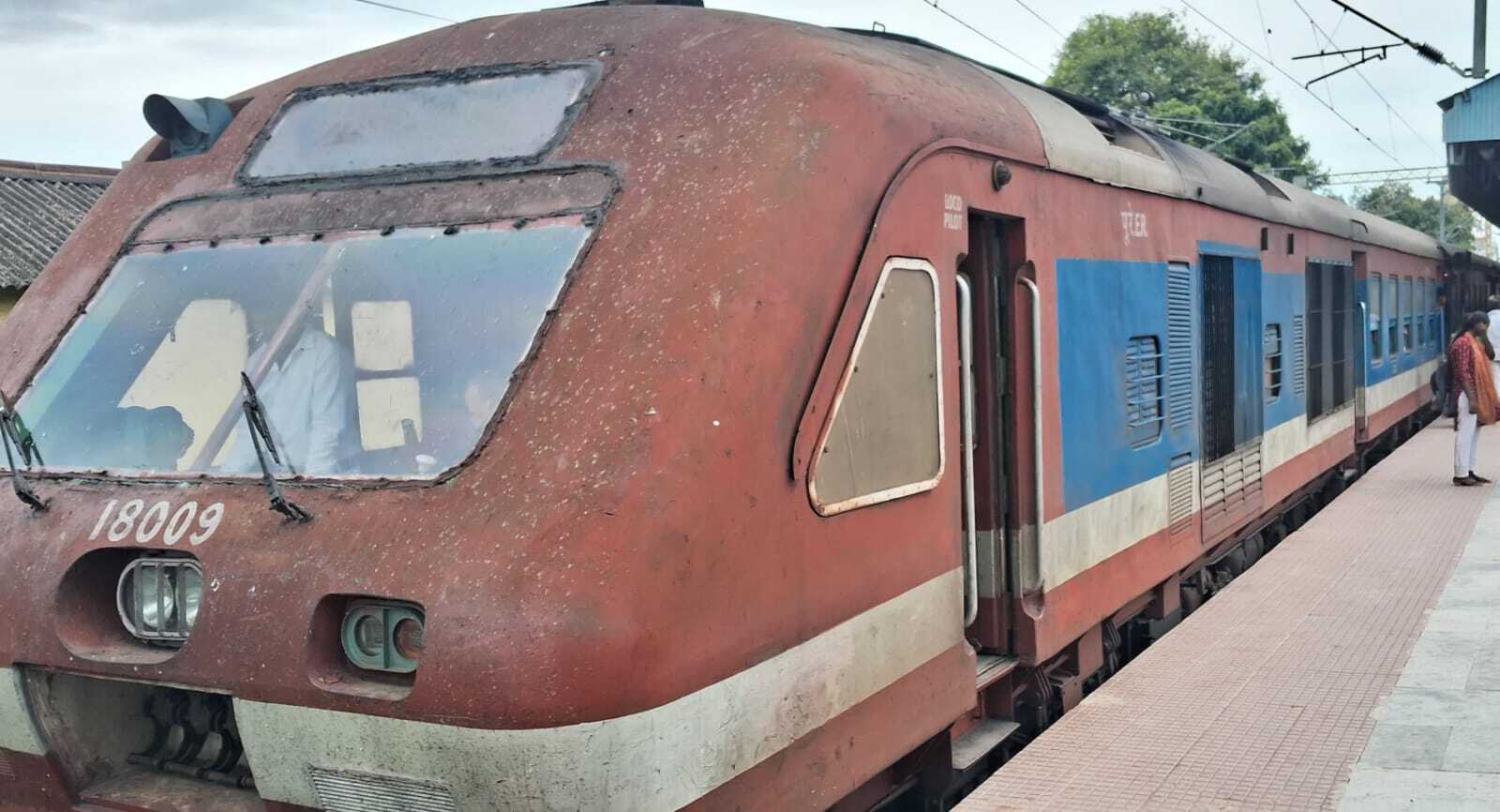 जमालपुर से मानसी 35 किलोमीटर दूरी तय करने में डेमू पैसेंजर ट्रेन को लगे 4:30 घंटे