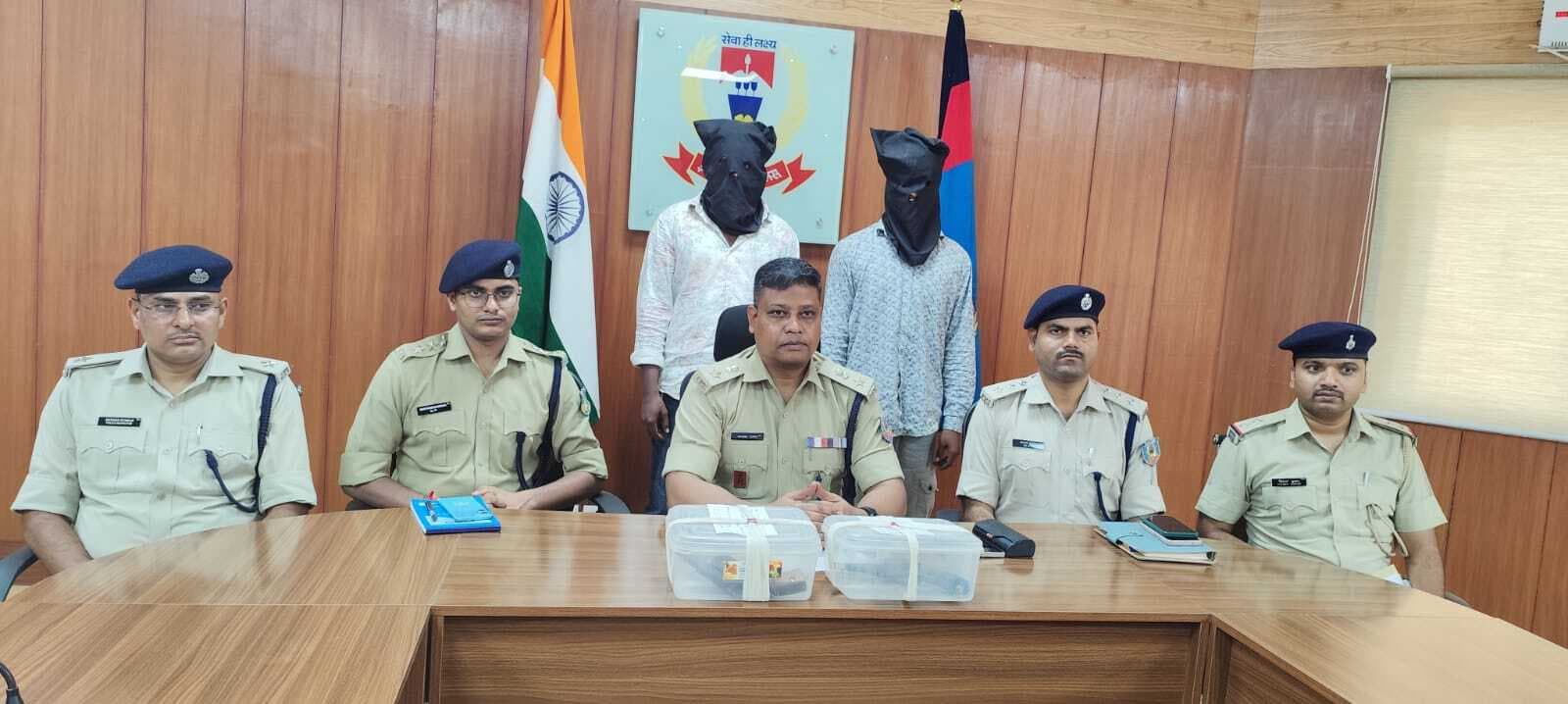 अक्ता में हुई घटना में हथियार समेत दो आरोपी गिरफ्तार