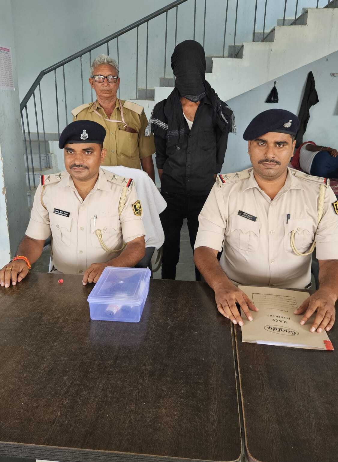 पिस्टल व कारतूस के साथ युवक गिरफ्तार