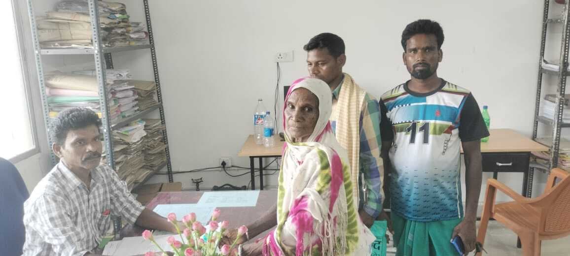 एमडीएम का चावल चोरी मामले में बीडीओ को दिया आवेदन