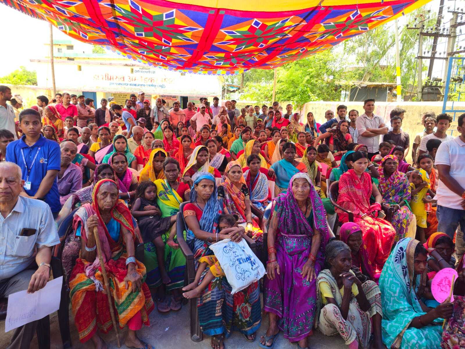 जनता के द्वार तक पहुंच रहीं सरकार की योजनाएं : डीएम