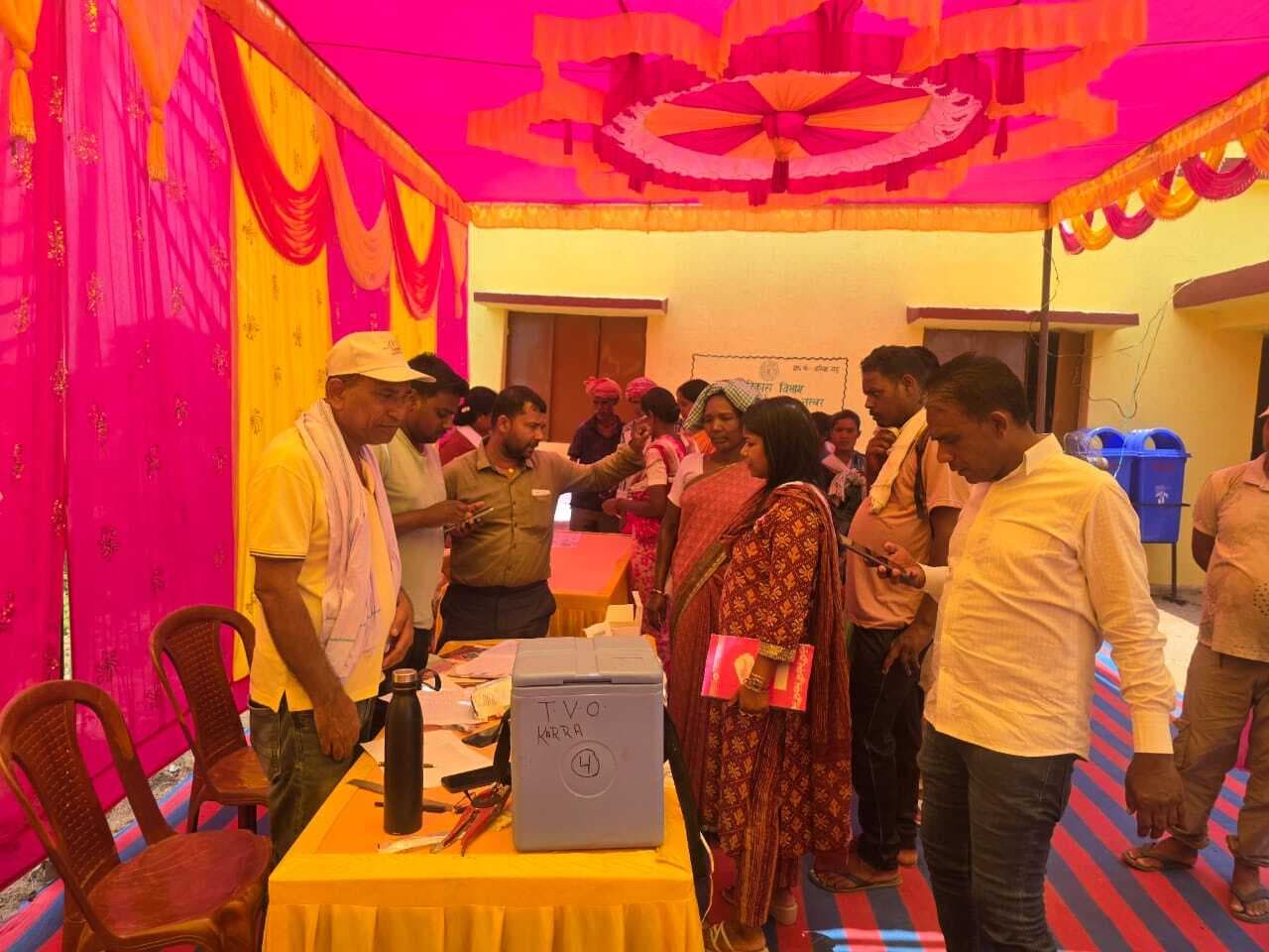 धरती आबा उत्कर्ष अभियान को लेकर बकसपुर और जरियागढ़ में लगा शिविर