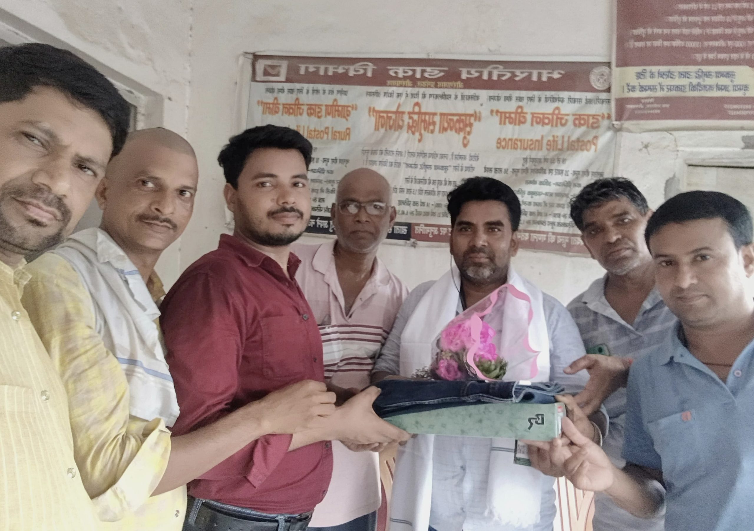 गुरुआ के उप डाकपाल संतोष कुमार को दी गयी विदाई