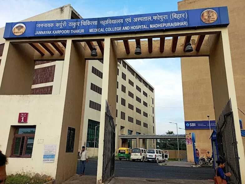 गार्ड द्वारा स्लाइन चढ़ाने के मामले में दो जीएनएम हुई निलंबित