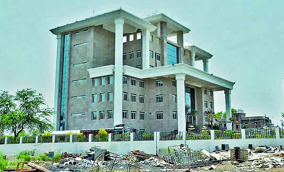 Deoghar News : हड़ताल की चेतावनी से निगम की बढ़ी चिंता, श्रावणी मेले में सफाई व्यवस्था पर संकट