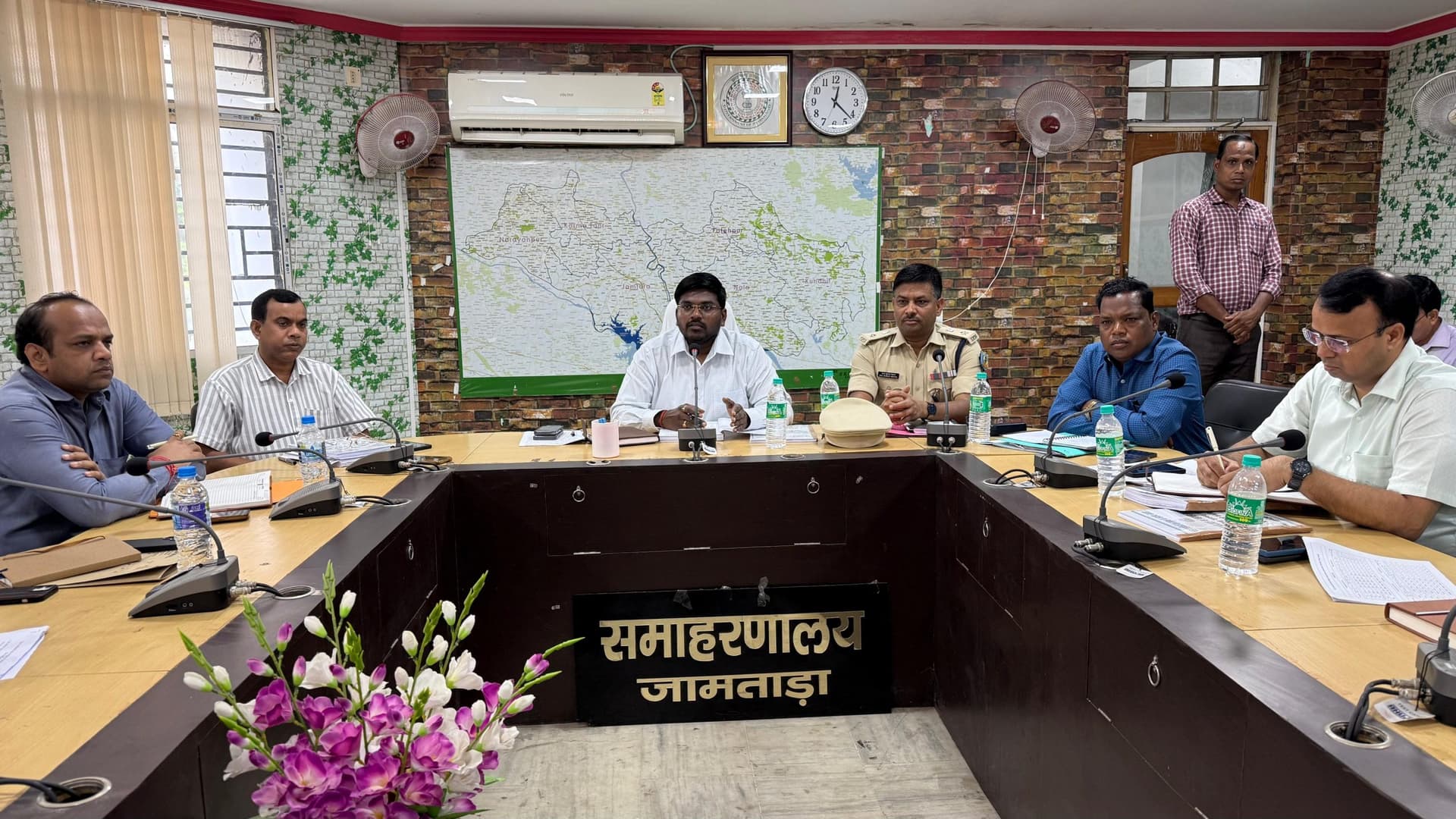 अफसर लोगों को दें विकास योजनाओं का समुचित लाभ : डीसी