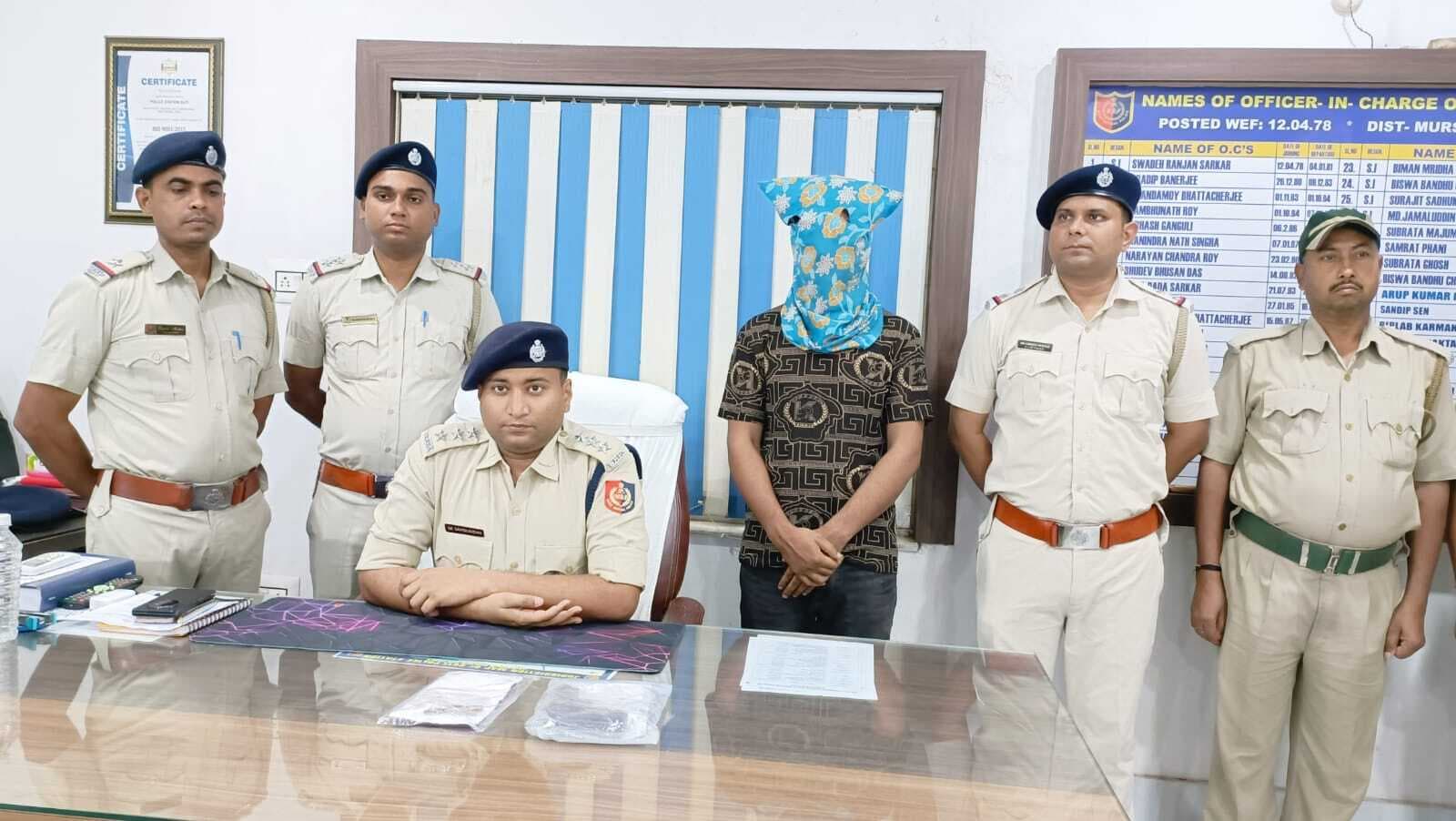 युवक पिस्टल व पांच जिंदा कारतूस के साथ पकड़ाया