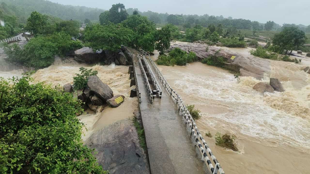 लगातार बारिश से खूंटी का जनजीवन अस्त-व्यस्त रहा