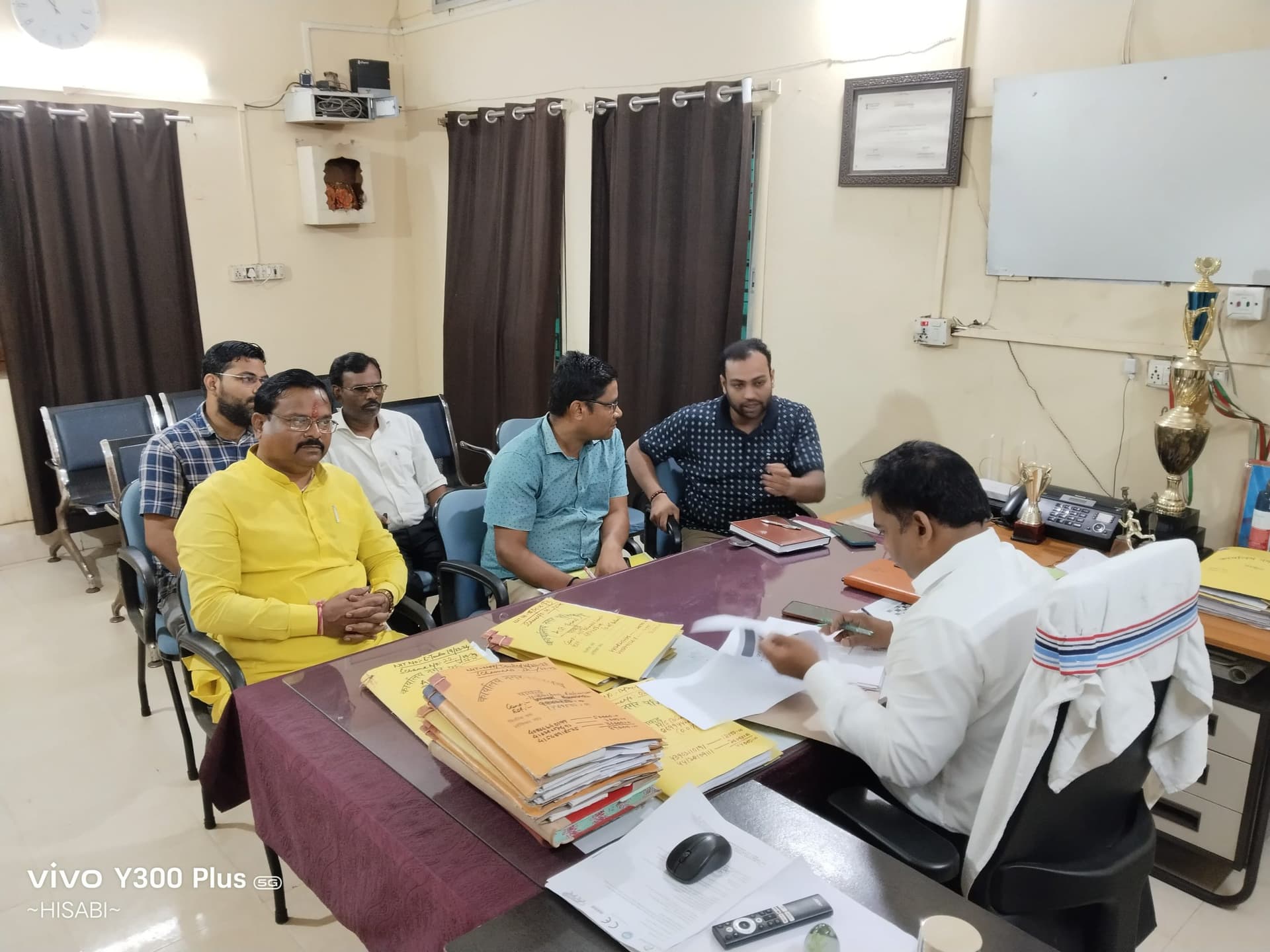 रेलवे अधिकारियों व नप प्रशासक ने जलापूर्ति योजनाओं लेकर की चर्चा