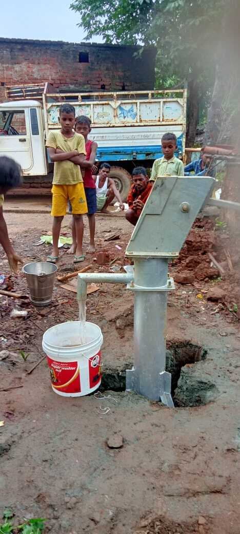 डीसी के निर्देश पर 48 घंटे के अंदर लगा चापाकल