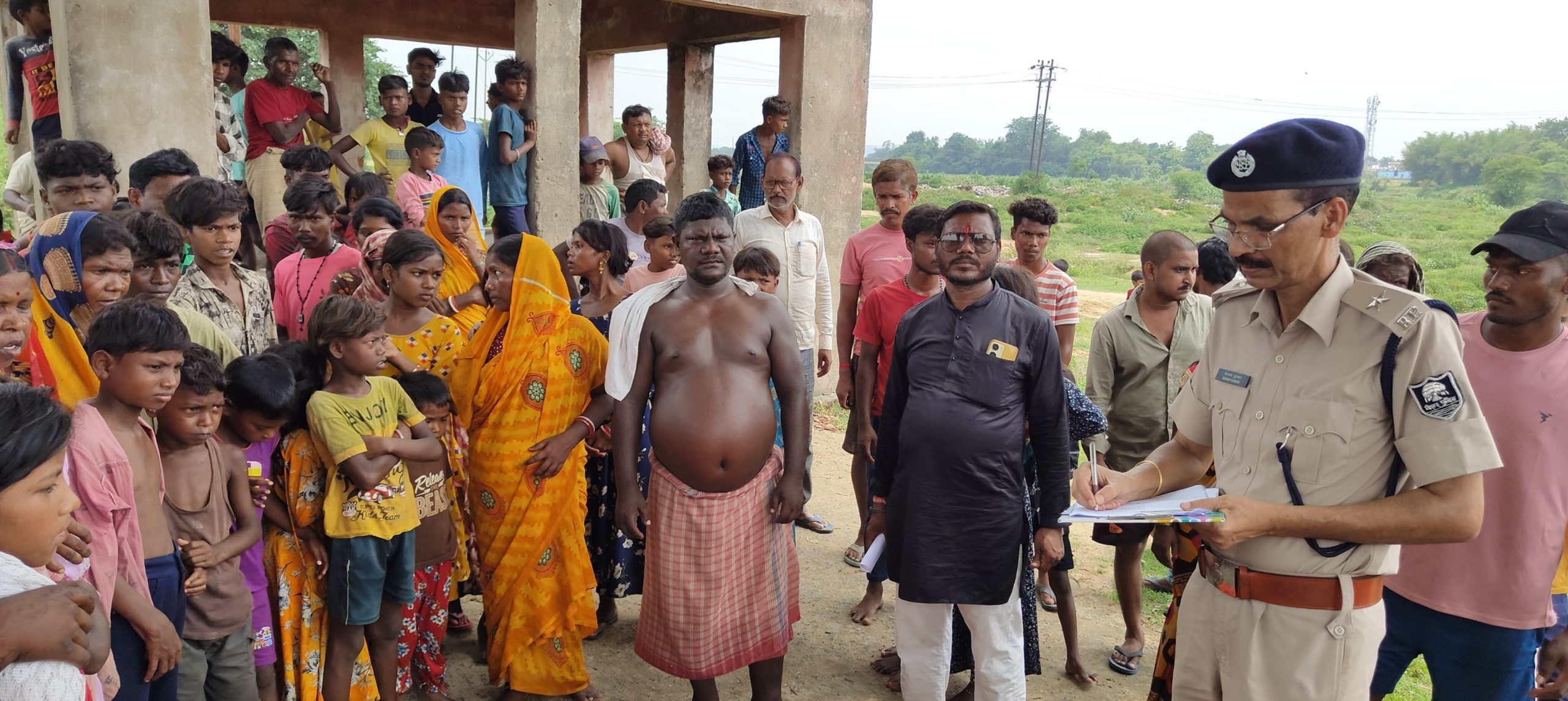 स्नान के दौरान डूब रही दो किशोरियों को बचाने के क्रम में एक लड़की की डूबने से मौत