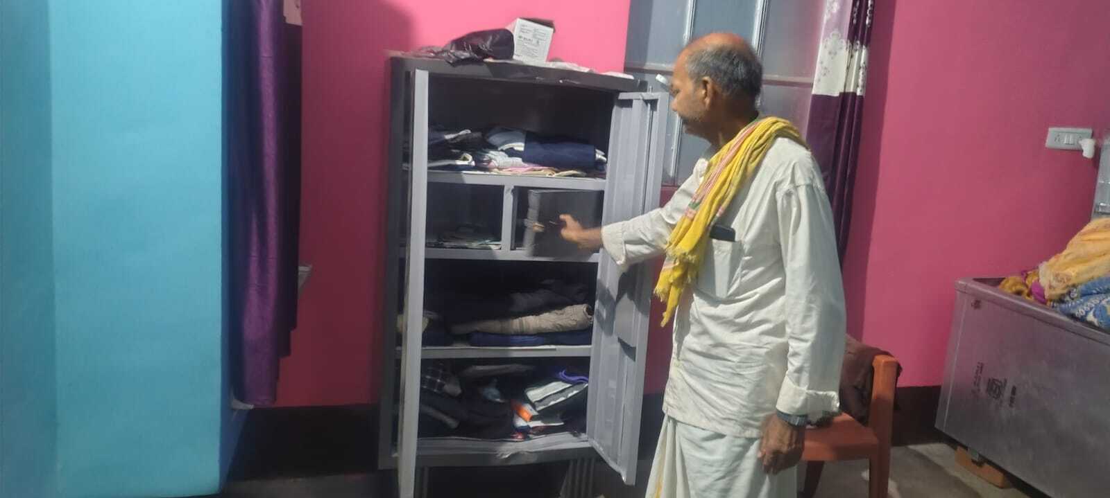 घसियाडीह मुहल्ले में बंद घर से ढाई लाख नकदी और लाखों के जेवरों की चोरी