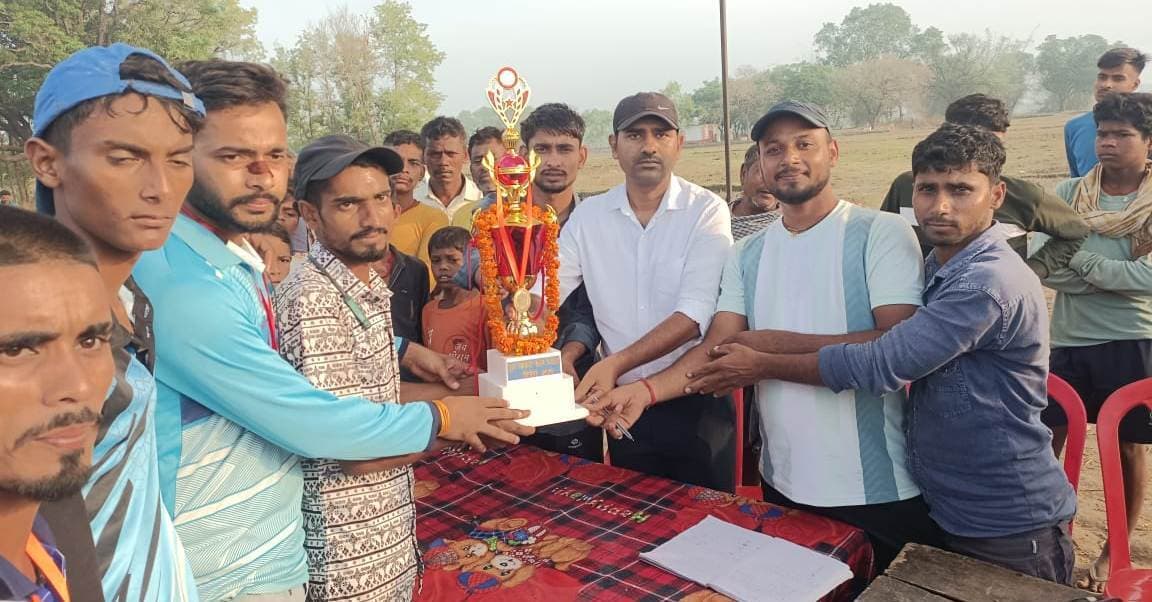 क्रिकेट के फाइनल में विजेता बनी बंशी बिगहा की टीम
