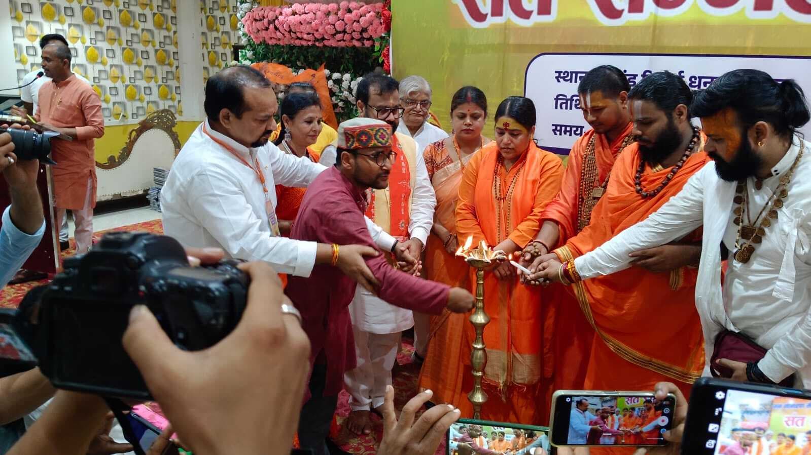संत सम्मेलन में जन कल्याण का कार्य करने का लिया गया संकल्प