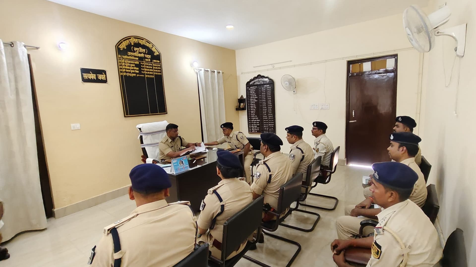 भारत-नेपाल सीमा का एसपी ने किया निरीक्षण, अपराध नियंत्रण को लेकर दिए सख्त निर्देश